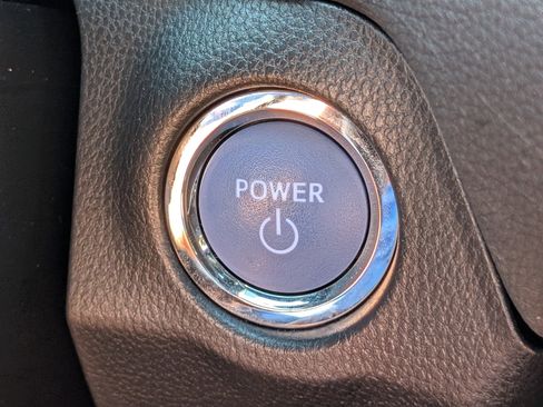 Used 2022 Toyota RAV4 SE image 27