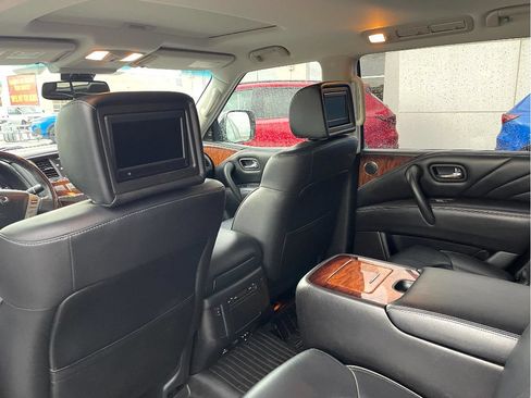 Used 2016 INFINITI QX80 4WD w/ Deluxe Technology Package image 9