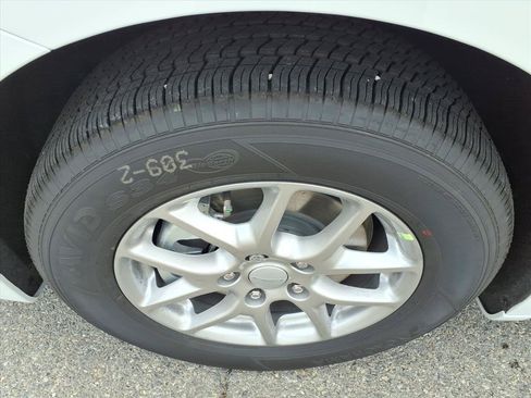 New 2027 Chrysler Pacifica LX FWD image 10