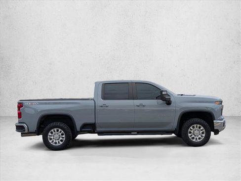 Used 2024 Chevrolet Silverado 2500 LT w/ Convenience Package image 4