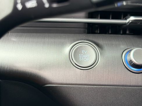 Used 2024 Hyundai Kona Limited FWD image 23