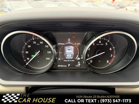 Used 2018 Land Rover Discovery SE image 34