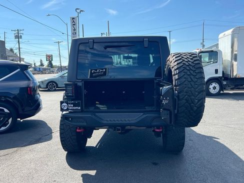 Used 2015 Jeep Wrangler Unlimited Rubicon AWD/4WD image 8