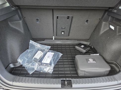 New 2026 Volkswagen Taos SE FWD image 26