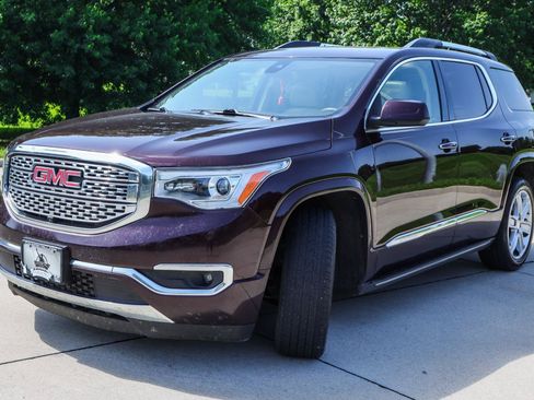 Used 2018 GMC Acadia Denali w/ Technology Package AWD/4WD image 3