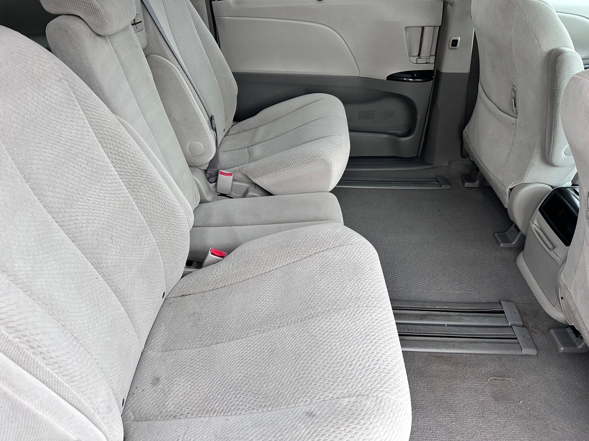 Used 2011 Toyota Sienna LE w/ Towing Pkg FWD image 10