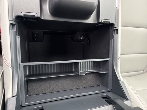 New 2025 Ford Expedition Active image 21