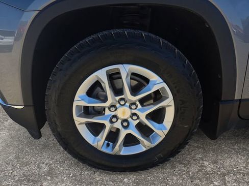 Used 2020 Chevrolet Traverse LT image 9