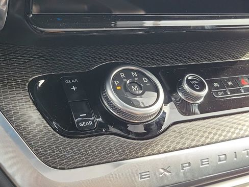 New 2026 Ford Expedition Platinum w/ Stealth Appearance Package AWD/4WD image 33