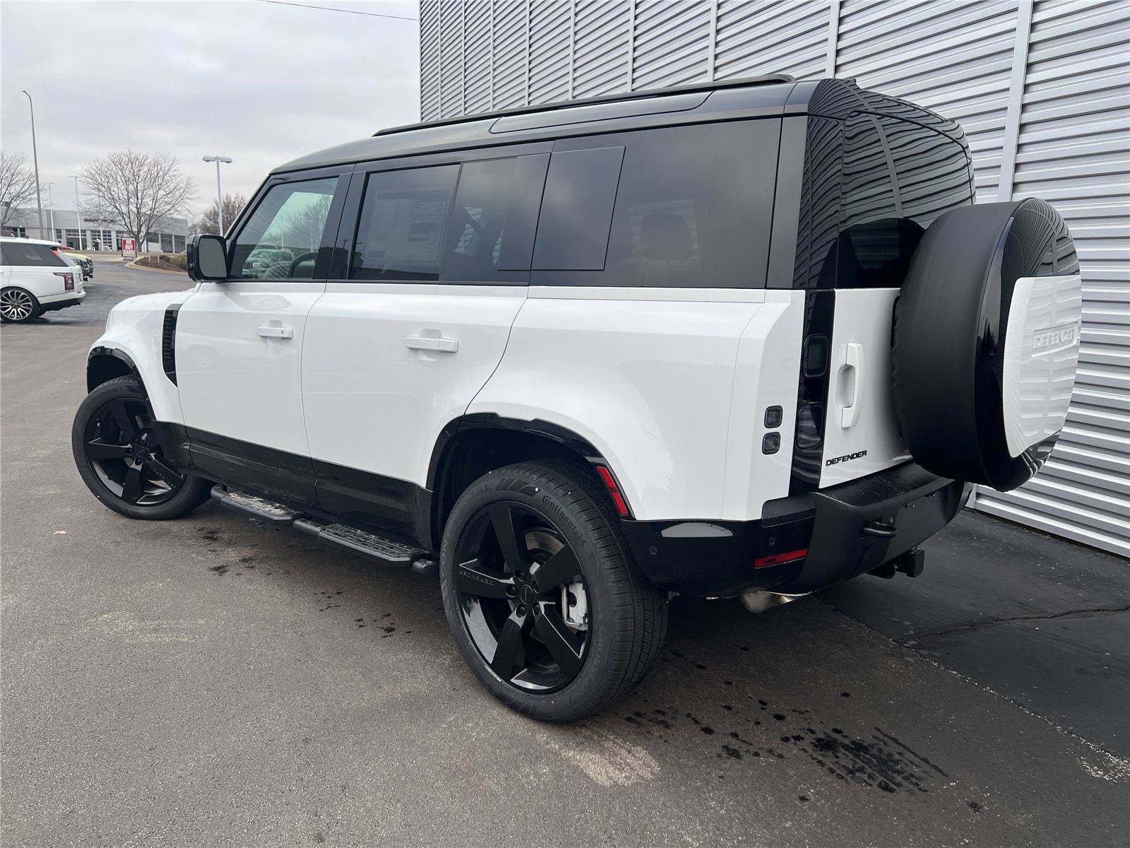 New 2026 Land Rover Defender 110 X-Dynamic SE AWD/4WD image 3