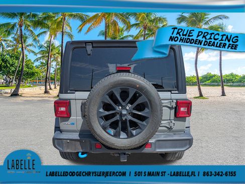 Used 2023 Jeep Wrangler Unlimited Sahara w/ Cold Weather Group AWD/4WD image 5