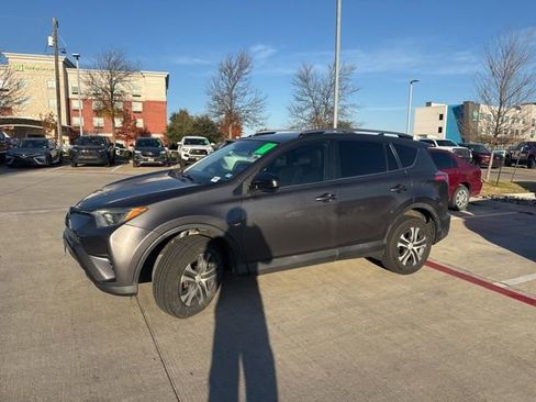 Used 2017 Toyota RAV4 LE image 7