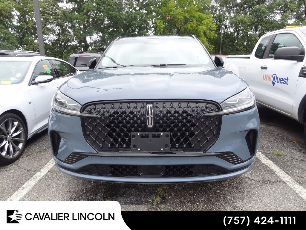 Used 2025 Lincoln Aviator Reserve w/ Equipment Group 201A AWD/4WD image 2