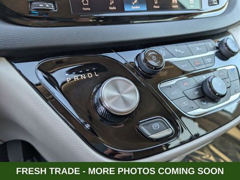 Used 2024 Chrysler Pacifica Touring-L image 27