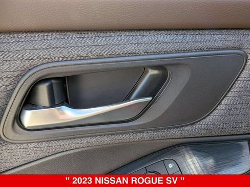 Used 2023 Nissan Rogue SV AWD/4WD image 12