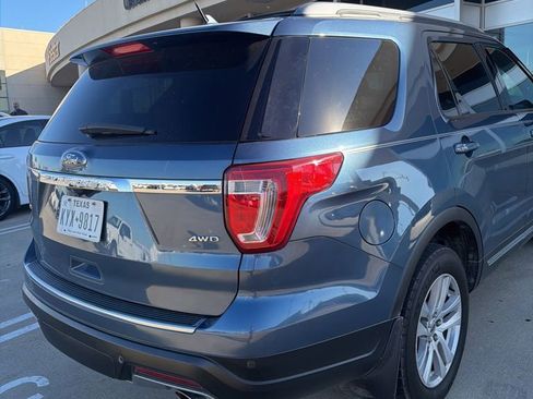 Used 2018 Ford Explorer XLT w/ Equipment Group 202A image 8