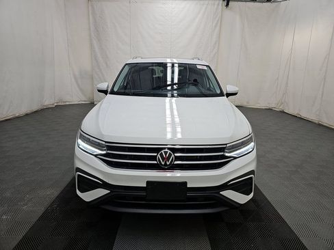 Used 2024 Volkswagen Tiguan SE w/ Panoramic Sunroof Package AWD/4WD image 2
