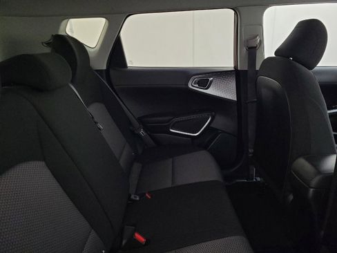 Used 2022 Kia Soul LX image 19