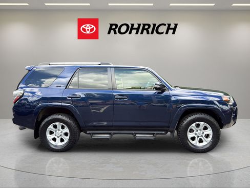 Used 2022 Toyota 4Runner SR5 Premium w/ Moonroof Package AWD/4WD image 5