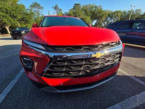 Used 2025 Chevrolet Blazer LT FWD image 2