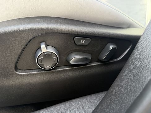 Used 2025 Cadillac XT4 Sport image 34