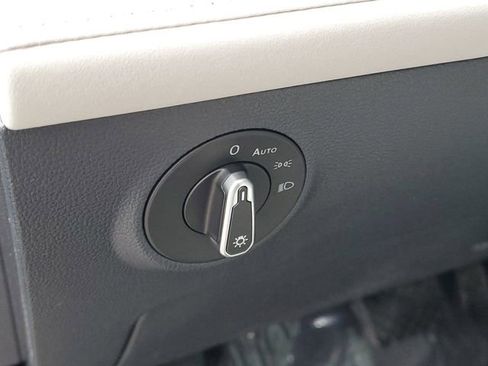 New 2026 Volkswagen Taos SE image 14