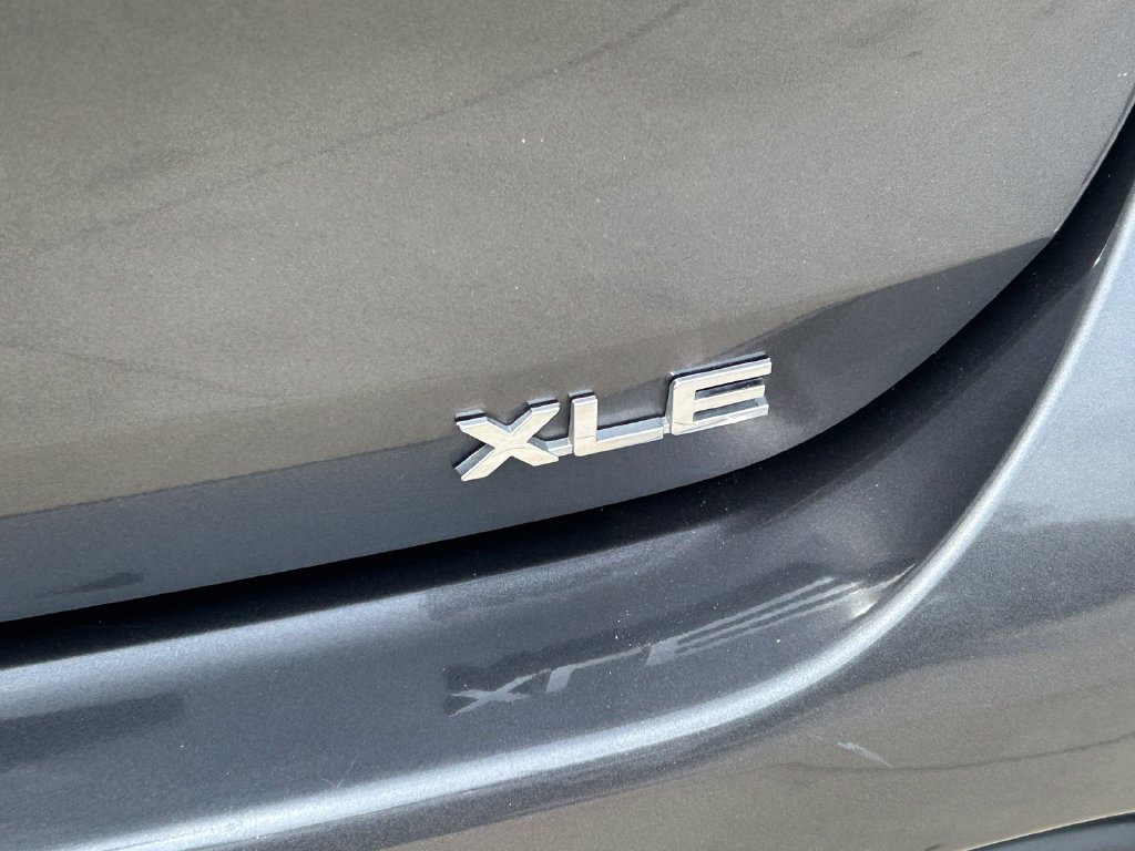 Used 2025 Toyota Highlander XLE FWD image 14