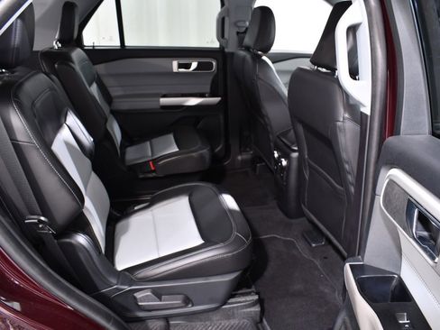 Used 2022 Ford Explorer XLT w/ Equipment Group 202A image 19