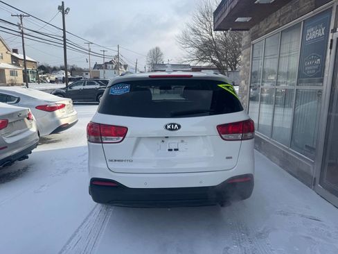 Used 2016 Kia Sorento LX w/ LX Convenience Package image 5