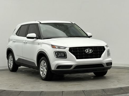 Used 2021 Hyundai Venue SE image 3