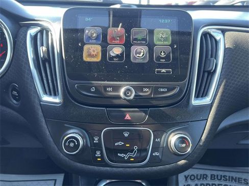 Used 2018 Chevrolet Malibu LT image 18