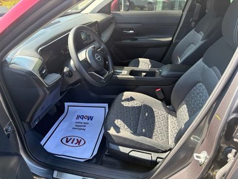 Used 2025 Nissan Kicks SV w/ SV Premium Package AWD/4WD image 19