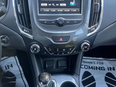 Used 2018 Chevrolet Cruze LT w/ LT Convenience Package FWD image 18