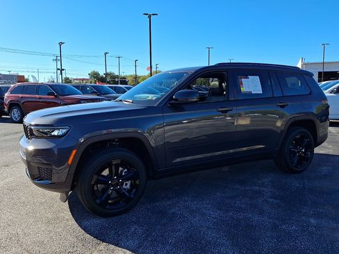 Certified 2025 Jeep Grand Cherokee L Altitude image 4
