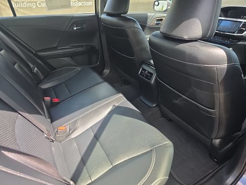 Used 2017 Honda Accord Touring image 11