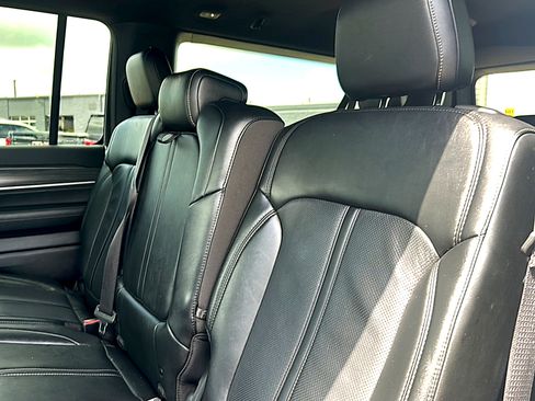 Used 2024 Jeep Wagoneer L Series II w/ Flexible Seating Group RWD image 19