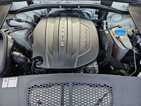 Used 2017 Porsche Macan image 30