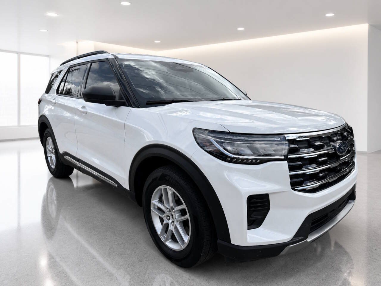 Used 2025 Ford Explorer Active RWD image 1