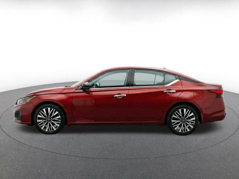 Used 2025 Nissan Altima 2.5 SV FWD image 4