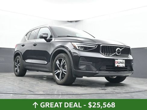 Used 2025 Volvo XC40 B5 Core AWD/4WD image 27