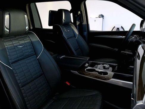 Used 2023 Land Rover Range Rover Long Wheelbase Autobiography image 9