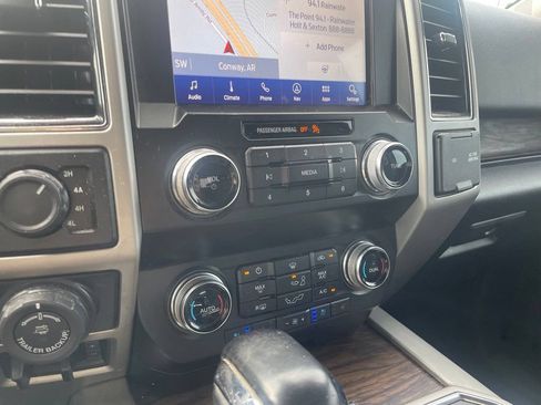 Used 2019 Ford F150 Lariat w/ Equipment Group 502A Luxury AWD/4WD image 17