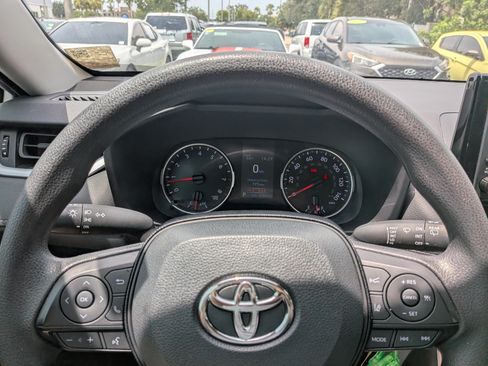 Used 2020 Toyota RAV4 LE FWD image 26