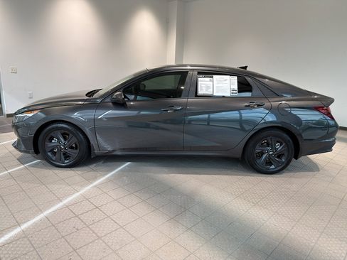 Used 2023 Hyundai Elantra SEL FWD image 2