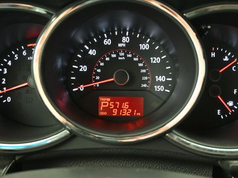 Used 2012 Kia Sorento LX w/ Third Row Pkg image 16