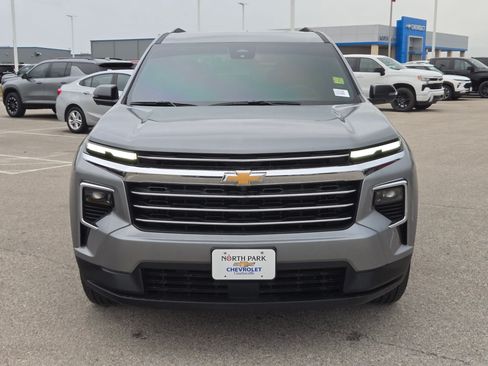 Used 2025 Chevrolet Traverse LT w/ Driver Confidence Package FWD image 8
