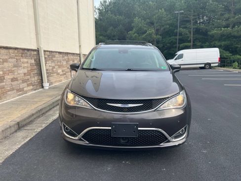 Used 2018 Chrysler Pacifica Touring-L w/ Advanced Safetytec Group image 6