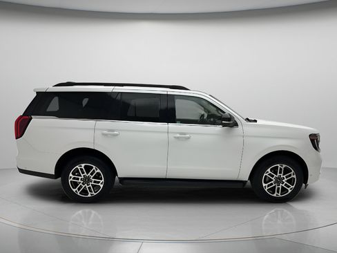 Used 2025 Ford Expedition Active AWD/4WD image 4
