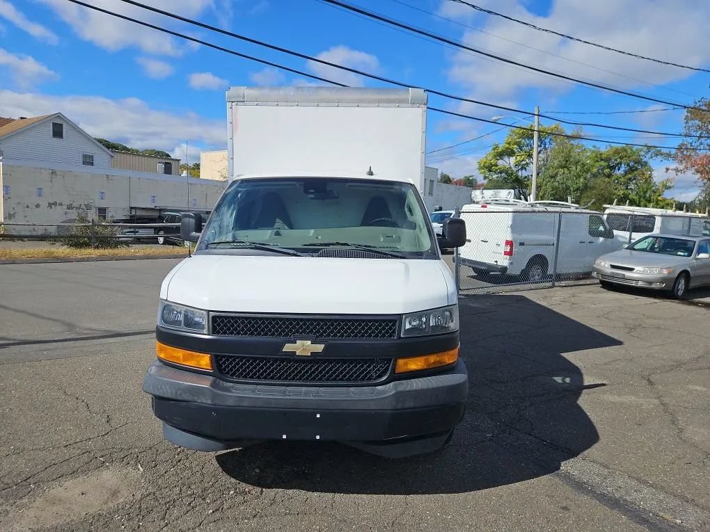 Used 2020 Chevrolet Express 3500 RWD image 2
