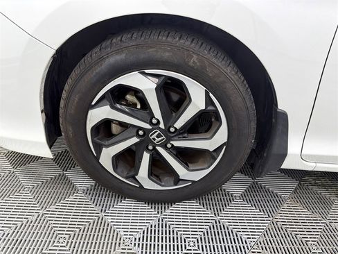 Used 2017 Honda Accord EX image 12